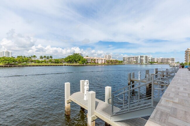 Building Photo - 2721 Hallandale Beach Blvd
