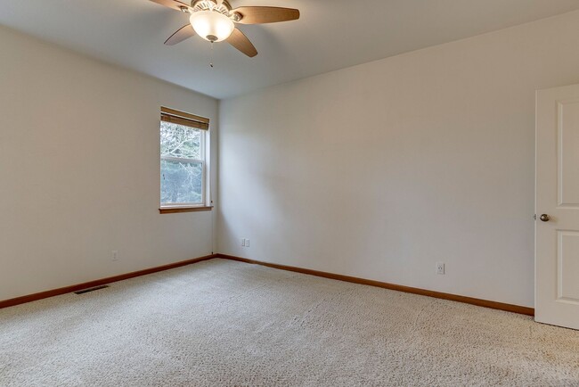 Building Photo - 3-bedroom, 2-bathroom single-level home