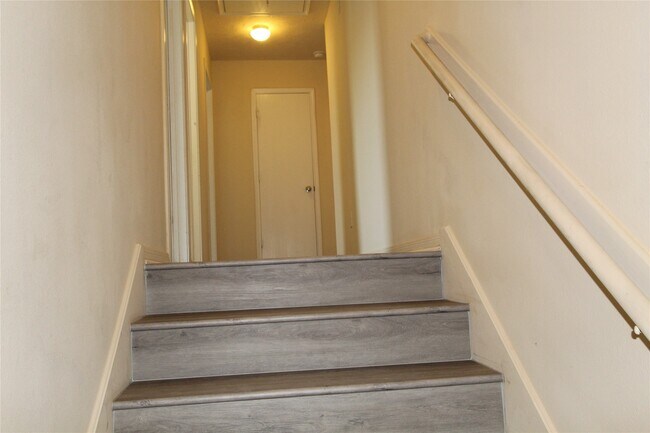 Building Photo - 5707 Saluda Creek Ln