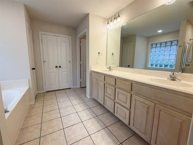 Building Photo - 708 Nandina Way