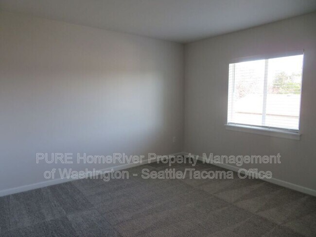 Building Photo - 5445 50th Lp SE
