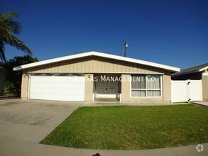 Building Photo - 5122 Meadow Wood Ave