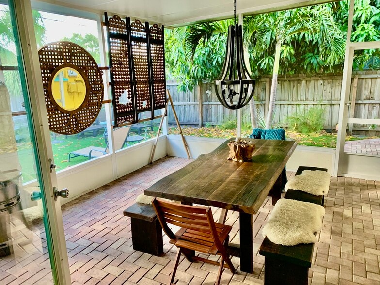 Building Photo - 1490 San Helen Dr