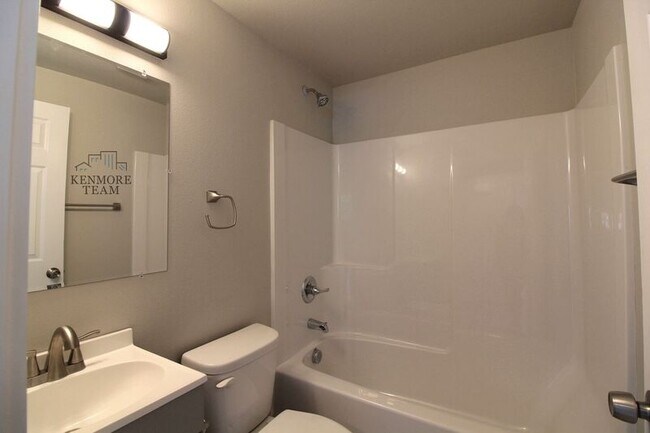 Building Photo - 419 S Irby St