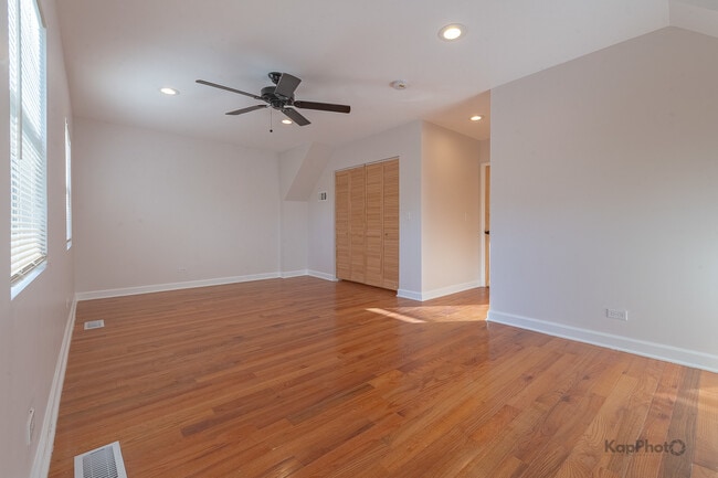 Building Photo - 527 N Ridgeway Ave