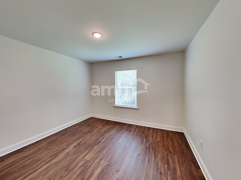 Building Photo - 180 Pecan Dr