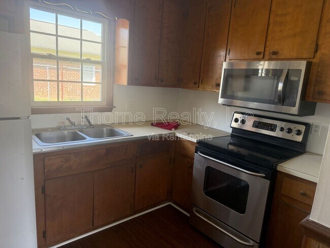 Building Photo - 200 Barnhill Ave