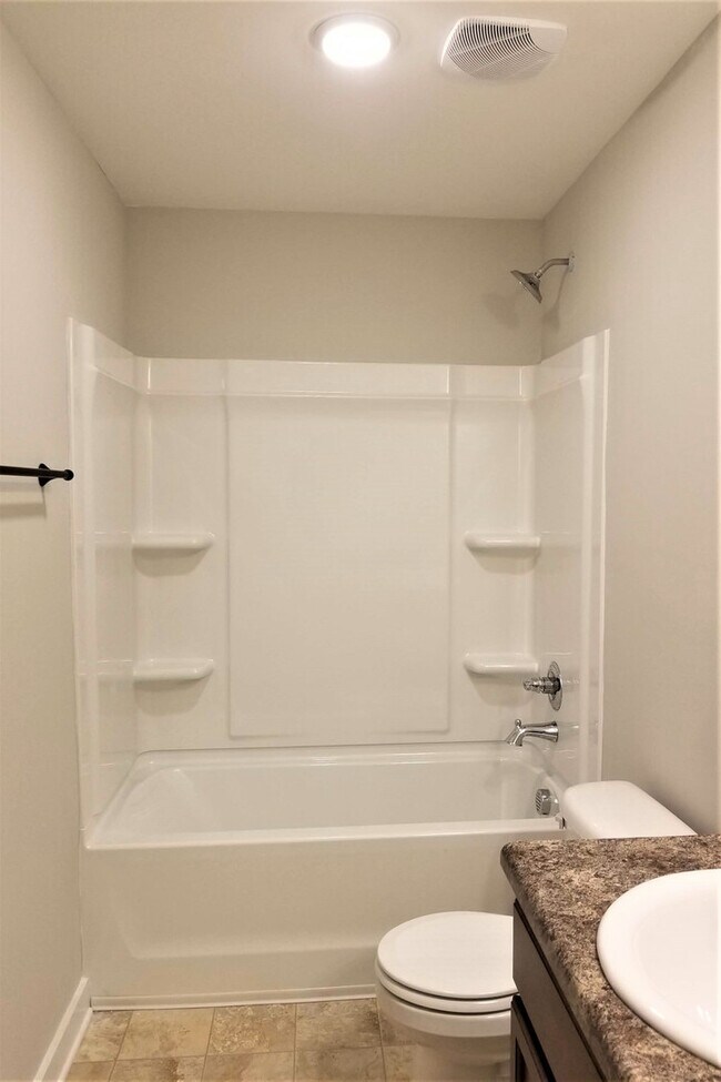 Building Photo - Home for Rent in Lincoln! Available to view with 48 hour notice!