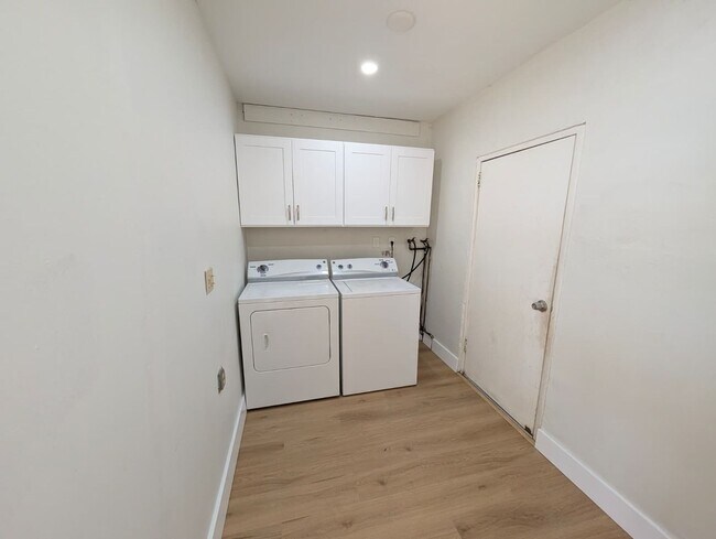 Building Photo - Charming Remodeled 3BD/1BA + Bonus Room | Fenced Yard | Pet Friendly