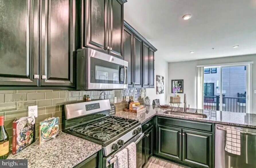 Building Photo - 2820 Arts Vista Blvd