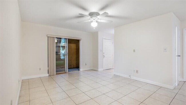Building Photo - 875 Riverside Dr