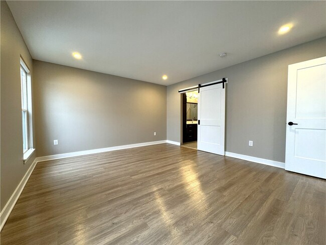 Building Photo - 593 Championship Dr