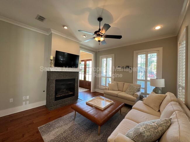 Building Photo - 1417 E Maxwell St