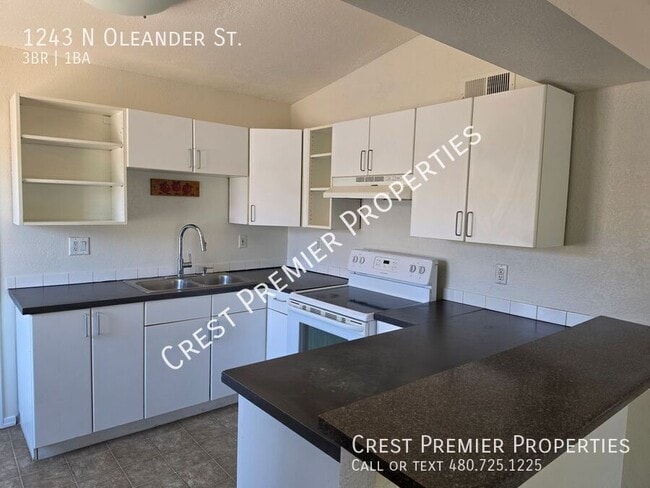 Building Photo - 1243 N Oleander St