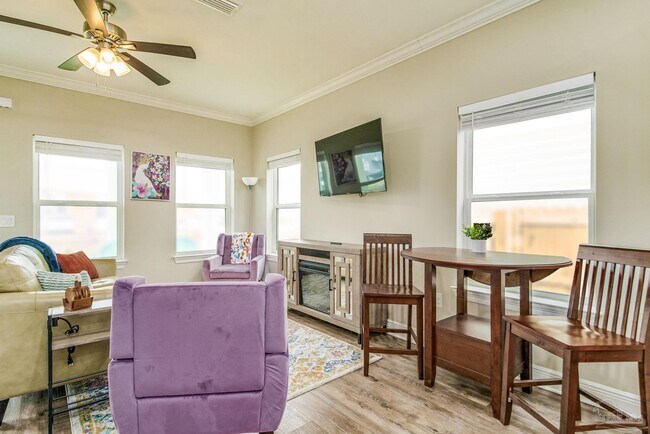 Building Photo - 1002 W Main St