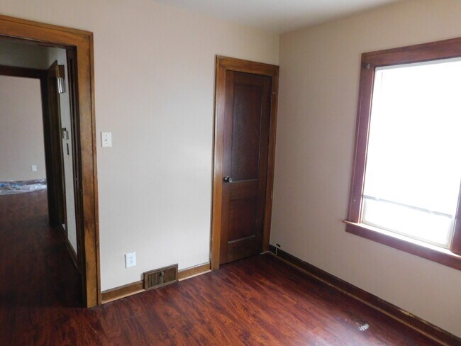 Building Photo - Smartly Located Bungalow in Great Area