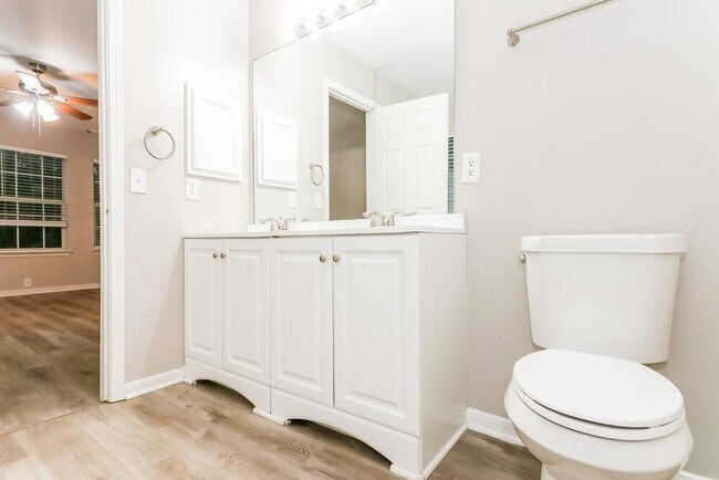 Building Photo - 17411 Hoover Gardens Dr
