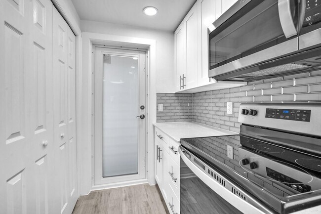 Building Photo - 1015 Spanish River Rd