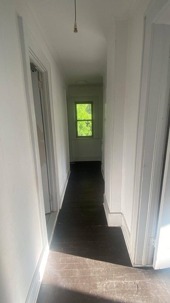 Building Photo - 146 Pleasant St Ext