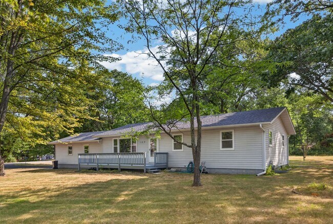 Building Photo - 13503 Meredith Dr N