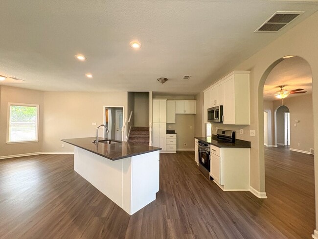 Building Photo - 4 bed, 3 bath in Bartlett with a BONUS room
