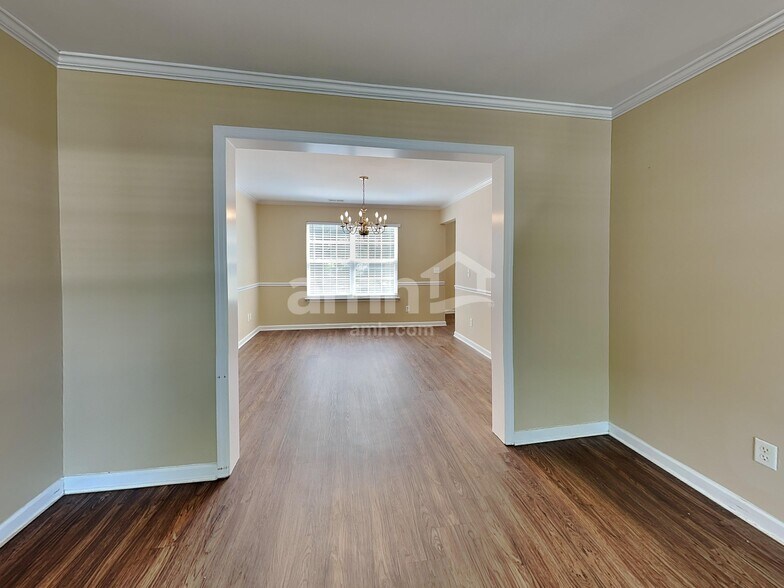 Building Photo - 2119 Ponty Pool Dr