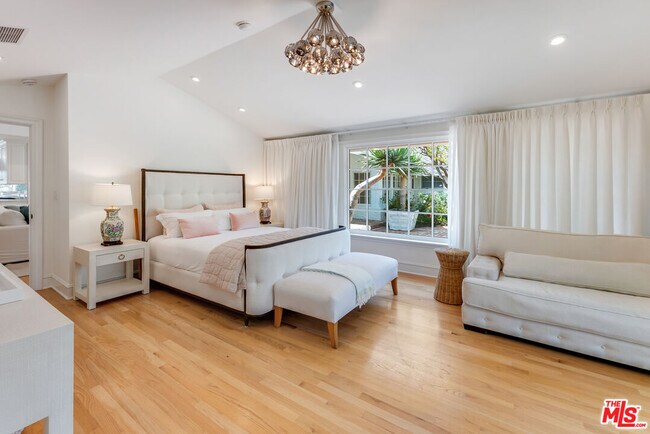 Building Photo - 797 Amalfi Dr