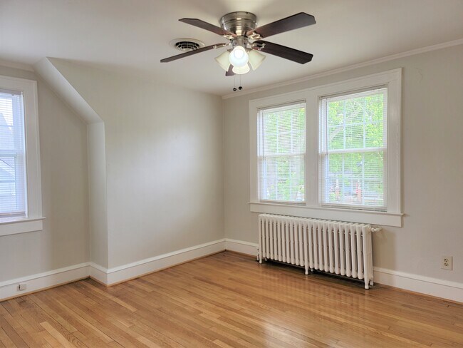 Building Photo - 69 Greenbriar Ave