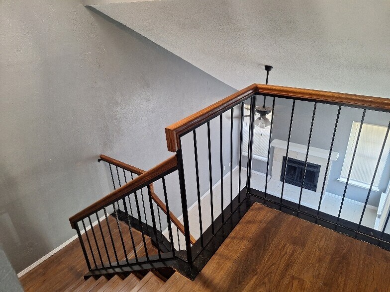 Building Photo - 2123 Chatham Square Ct