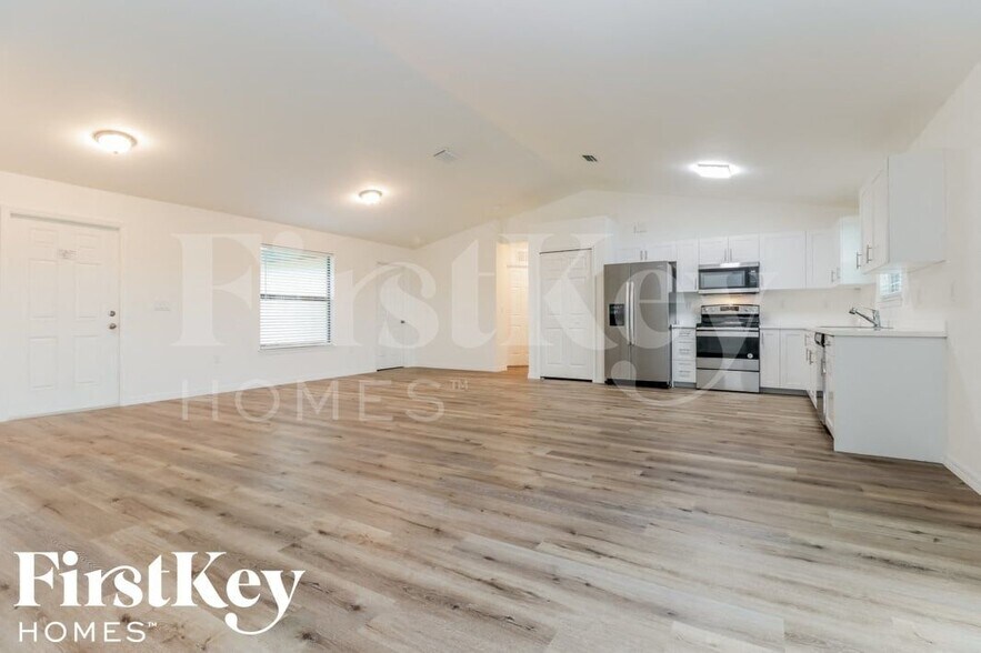 Building Photo - 3919 2nd St SW