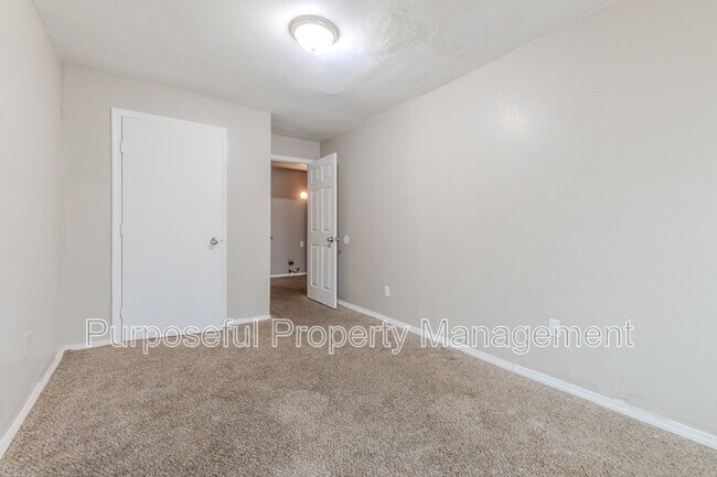 Building Photo - 6814 Lancer Ln