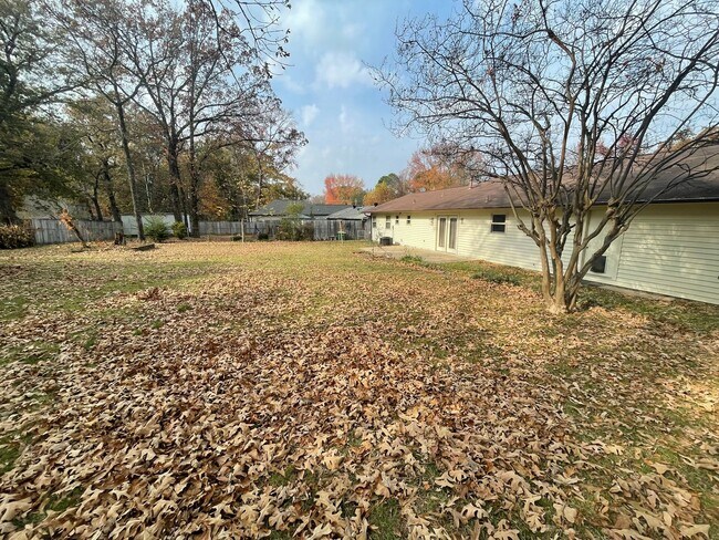 Building Photo - Move-in Special in Sherwood!