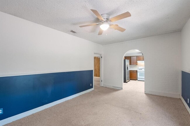 Building Photo - 4616 E Cesar Chavez St