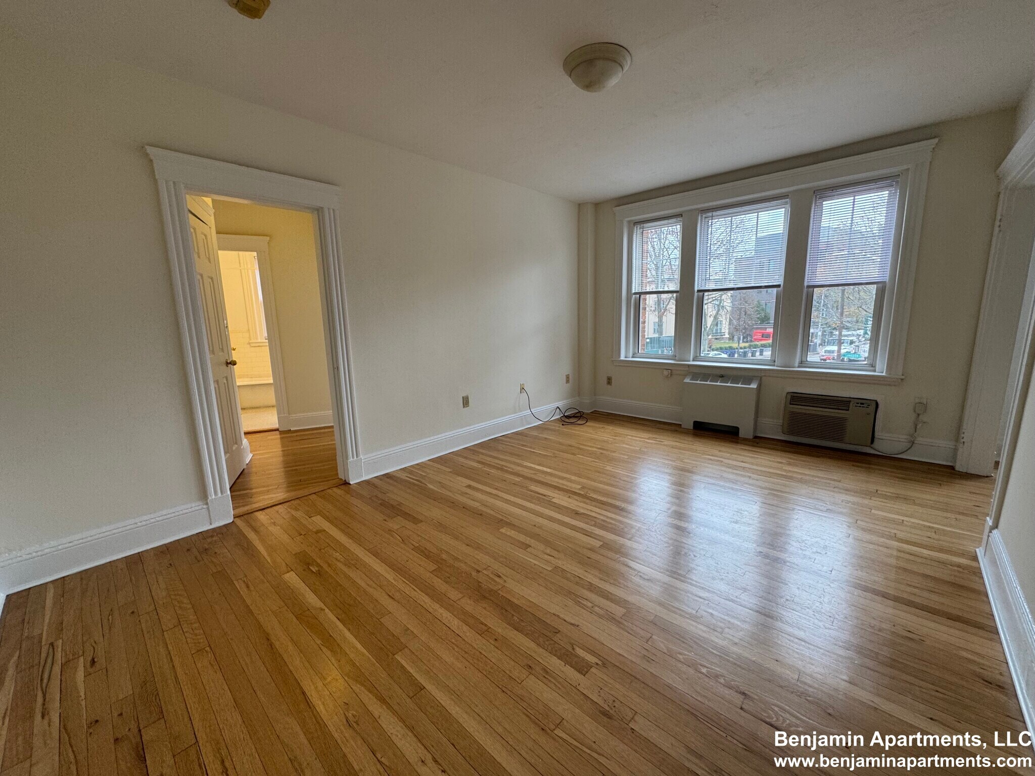 Building Photo - 5 Chauncy St