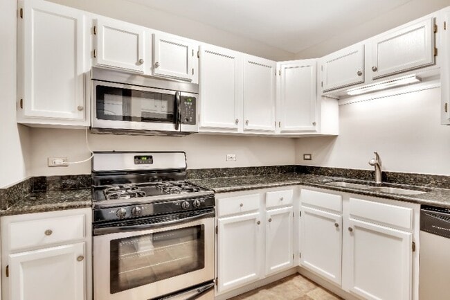 Building Photo - 57 E Hattendorf Ave