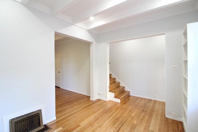 Building Photo - Dolores Heights: Sun-filled 1 Bedroom Home...