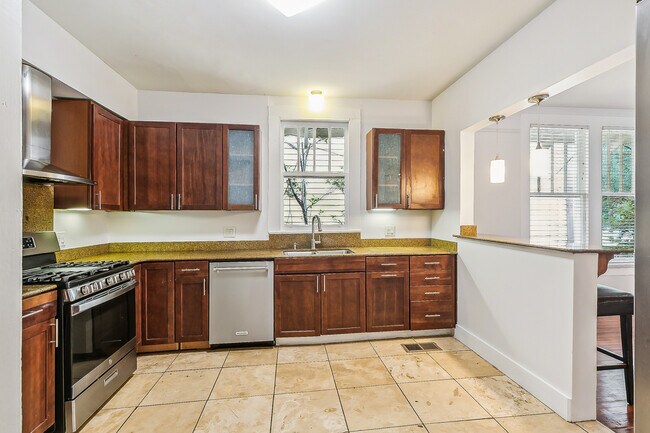 Building Photo - 2506 State St