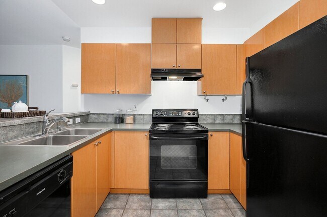 Building Photo - Charming 1-Bedroom in North Queen Anne clo...