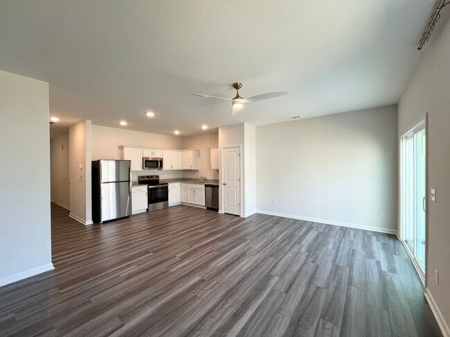 Building Photo - **OFFERING $50 RENT DISCOUNT FOR FIRST 6 MONTHS, REFUNDABLE APPLICATION FEES & $150 MOVE IN PROMO...