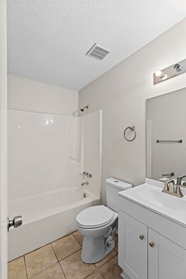 Building Photo - 130-132-132 Pine Crest Dr