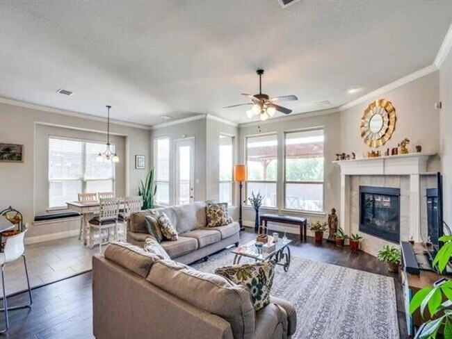 Building Photo - 321 Valentino Wy