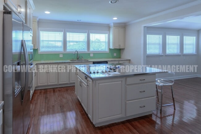 Building Photo - 4890 College Dr E