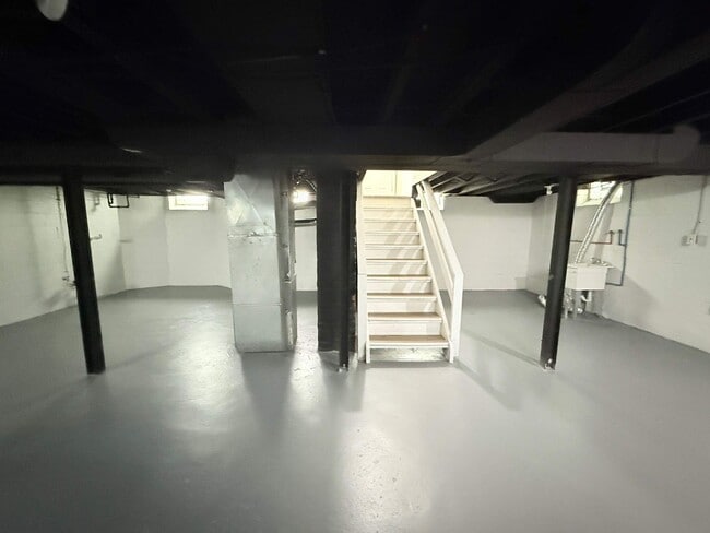 Building Photo - Fully Renovated 3-Bedroom Home – Move-In R...