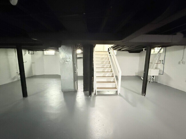 Building Photo - Renovated 3-Bedroom Home – We Welcome Sect...
