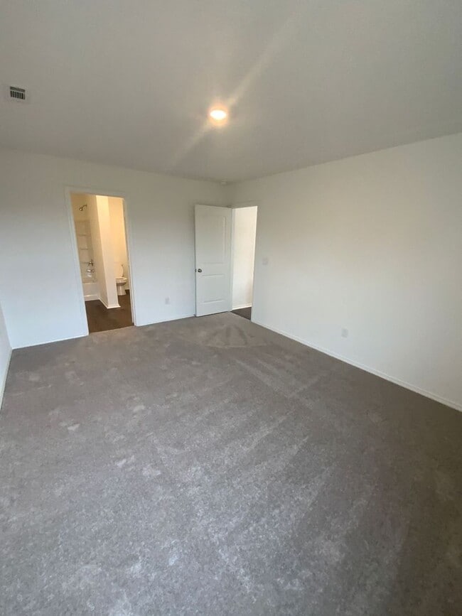 Building Photo - 8101 Donna Dr