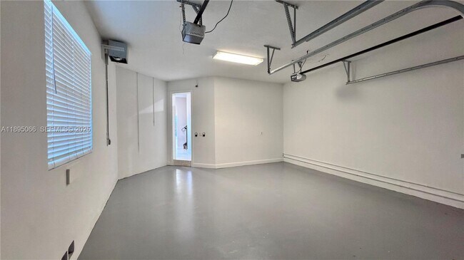 Building Photo - 210 SW 9th St