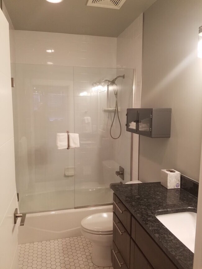 Building Photo - 2238 Washington Blvd