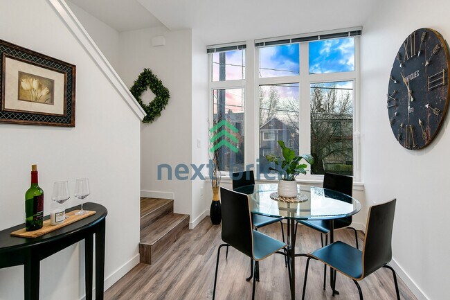 Building Photo - "Modern 3 Bed, 2.5 Bath Central District Residence with Garage"