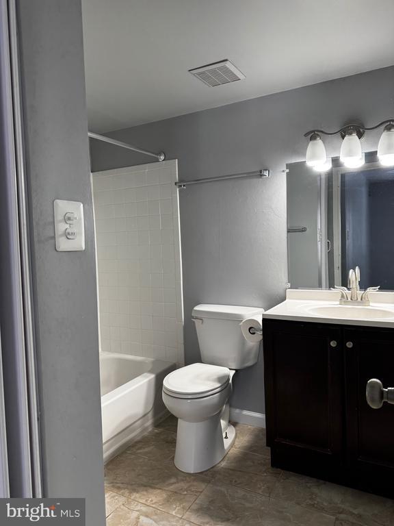 Building Photo - 11238 Cherry Hill Rd