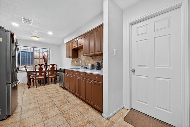 Building Photo - 2606 Owens Cross Dr